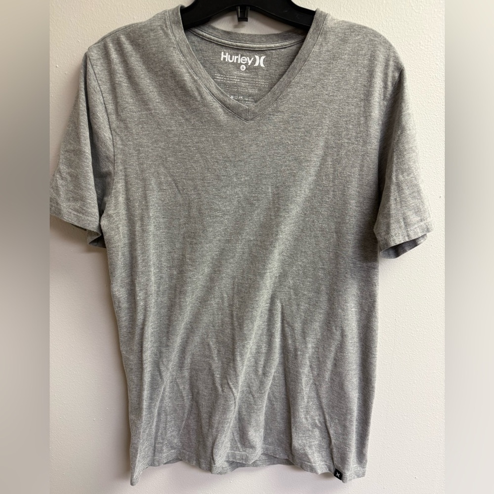 Hurley Men's V-Neck Short Sleeve Tee in Gray